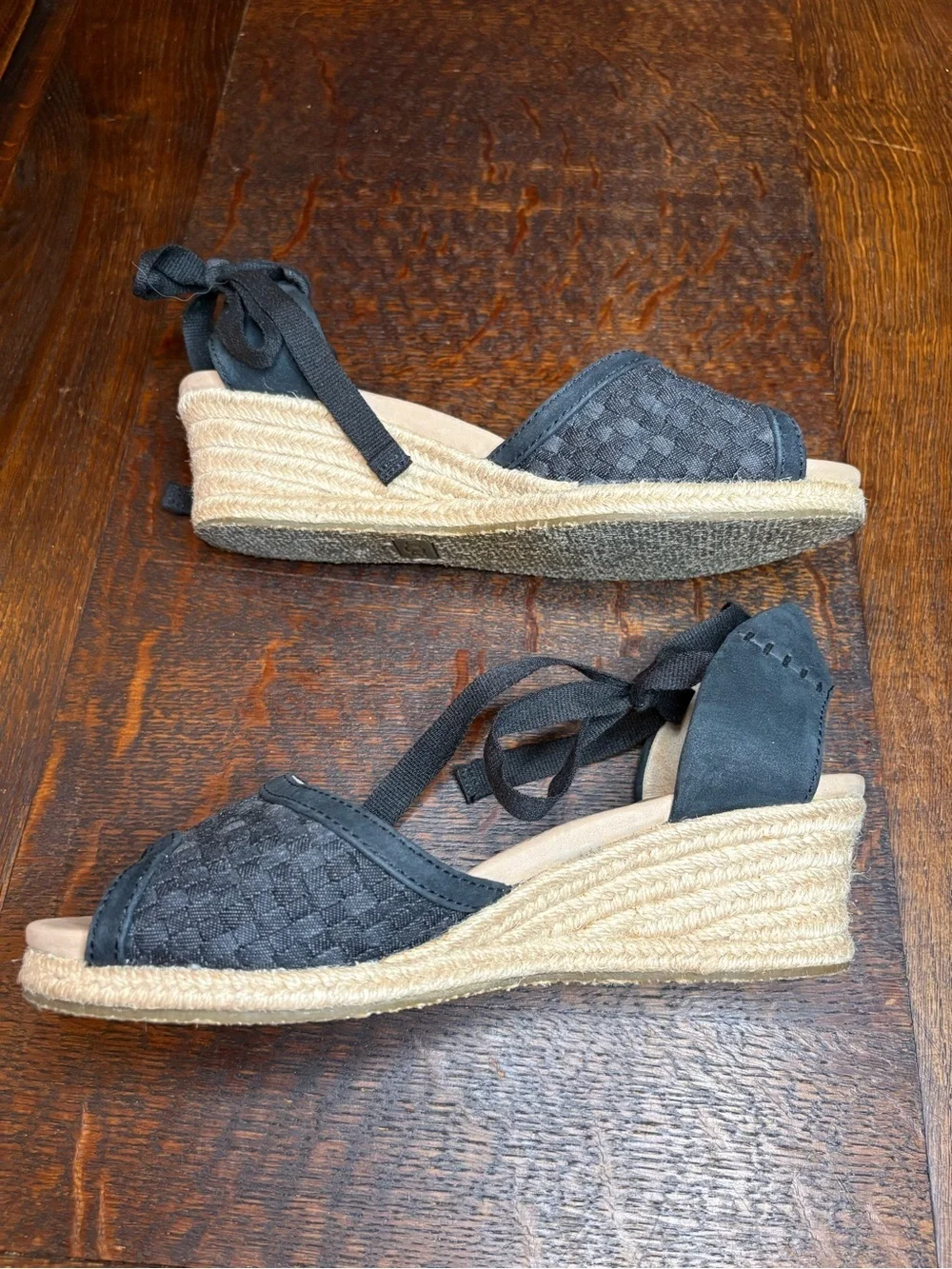 UGG delmar black